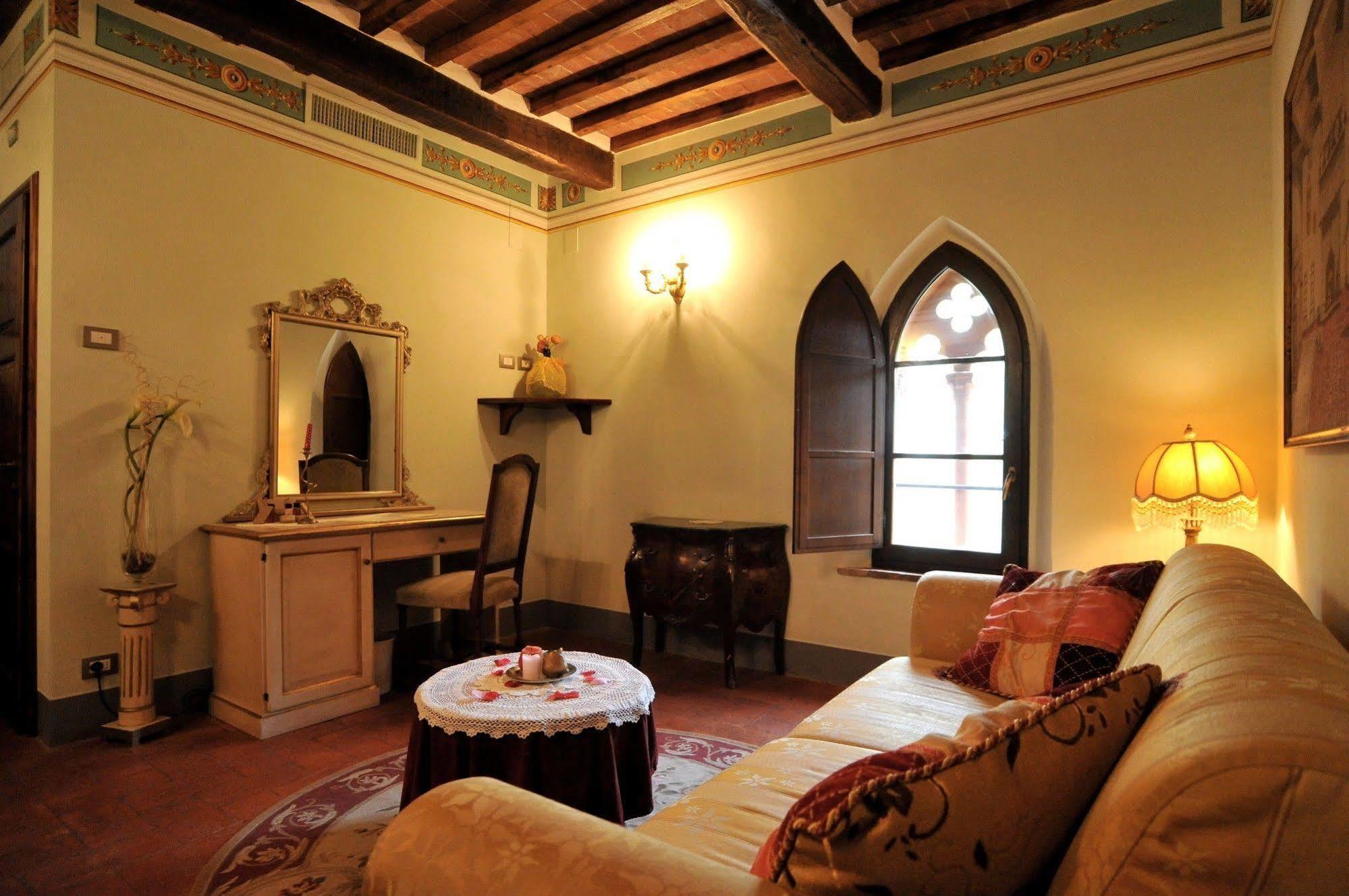 Relais Castelluccio Palusse *